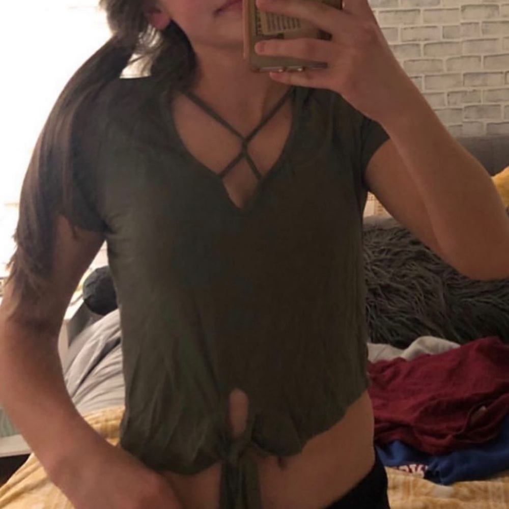 Adorable green ish top